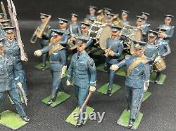 RAF Band And RAF Soldiers Marching At Slope By Britains (N yel 137)
