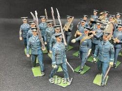 RAF Band And RAF Soldiers Marching At Slope By Britains (N yel 137)