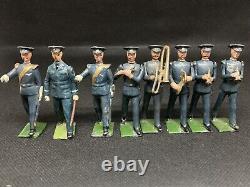 RAF Band And RAF Soldiers Marching At Slope By Britains (N yel 137)