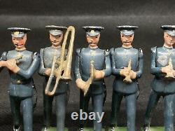 RAF Band And RAF Soldiers Marching At Slope By Britains (N yel 137)