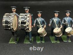 RAF Band And RAF Soldiers Marching At Slope By Britains (N yel 137)