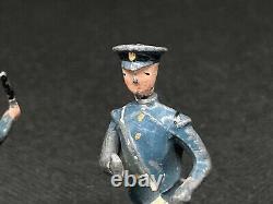 RAF Band And RAF Soldiers Marching At Slope By Britains (N yel 137)