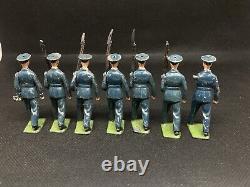 RAF Band And RAF Soldiers Marching At Slope By Britains (N yel 137)
