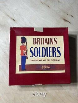 Rare Complete Box Of Britains Soldiers Figures Kings Troop R. H. A No. 2077