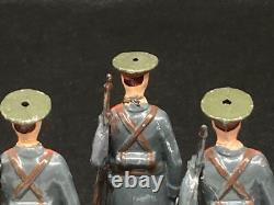 Red Army figures By Britains (yellow 153) set 2027, Russian Soldiers, 1 dam neck
