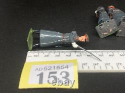 Red Army figures By Britains (yellow 153) set 2027, Russian Soldiers, 1 dam neck