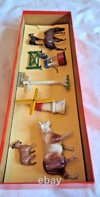 Roydon 54mm hollow-cast lead farm Home farm set D15