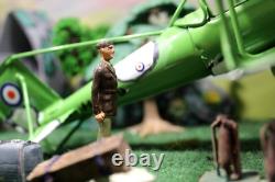 Tinplate Biplane Johlico Offficer and 4 soldiers. Britains cadet pilot. A gift