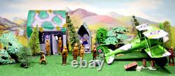 Tinplate Biplane Johlico Offficer and 4 soldiers. Britains cadet pilot. A gift