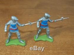 VINTAGE 1960s, BRITAINS, HERALD KNIGHTS IN ORIGINAL BOX. 1/32 SCALE TOY SOLDIERS
