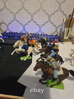 VINTAGE JOB LOT BRITAIN'S PLASTIC FIGURES With Horses WITH METAL BASES 1971