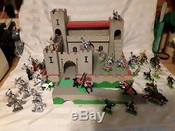 Vintage BRITAIN'S WOODEN CASTLE non swoppets with Saracens & Knights