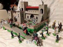 Vintage BRITAIN'S WOODEN CASTLE non swoppets with Saracens & Knights