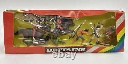 Vintage Boxed Britains Deetail 5 Apaches Indians Model Figures Set 7558
