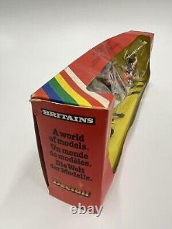 Vintage Boxed Britains Deetail 5 Apaches Indians Model Figures Set 7558