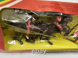 Vintage Boxed Britains Deetail 5 Apaches Indians Model Figures Set 7558