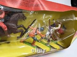 Vintage Boxed Britains Deetail 5 Apaches Indians Model Figures Set 7558