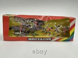 Vintage Boxed Britains Deetail 5 Apaches Indians Model Figures Set 7558