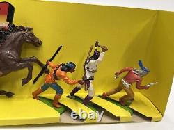 Vintage Boxed Britains Deetail 5 Apaches Indians Model Figures Set 7558