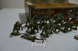 Vintage Britain Herald Store Box with 53 plastic soldiers 132 RARE Argentina