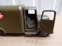 Vintage Britains No 1512 Army Ambulance With Wounded Soldier And Driver