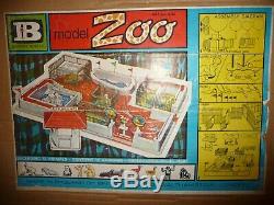 Vintage Britains Zoo 4712 with 3 extra enclosures / Fencing / Figures / Animals