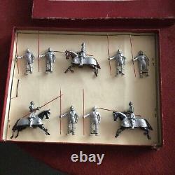 Vintage Britains historical series Set No1307 16th Century Knights In Armour