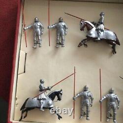 Vintage Britains historical series Set No1307 16th Century Knights In Armour