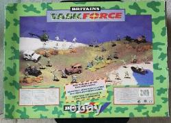 Vintage Original Britains Task Force Action Base In Box With 6 Soliders