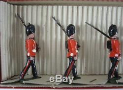 Vtg Britains Lead Toy Soldiers The Royal Fusiliers Marching Dress Rifle Packs #7