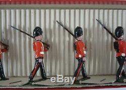 Vtg Britains Lead Toy Soldiers The Royal Fusiliers Marching Dress Rifle Packs #7