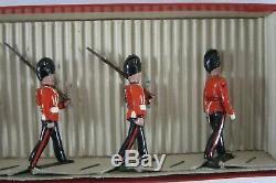 Vtg Britains Lead Toy Soldiers The Royal Fusiliers Marching Dress Rifle Packs #7