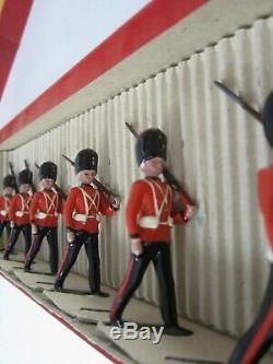 Vtg Britains Lead Toy Soldiers The Royal Fusiliers Marching Dress Rifle Packs #7