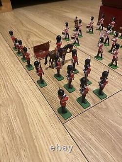 WBritain Britains Toy Soldiers Grenadier Guard Fife & Drum Band 41175 34 Figures