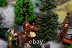 WW1 Britains and j hill lead soldiers x22 + WWI Cap firing britains cannon