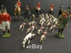 W. BRITAINS The Fox Hunting 5 Horsemen + 10 Followers + Hound of 21 Dogs (23)