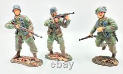 W. Britain 54mm WW2 Breakout-Normandy 44 Fallschirmjaeger Cover Fire Set 17637