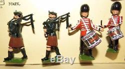 W. Britain's ROAN Box Drum & Pipe Band of the Irish Guards 9428 MIB