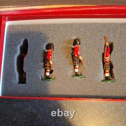 W Britains 40195 1815 Highland Infantry & Sargeant The Hollow Cast Collection