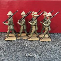 W Britains No. 1542 New Zealand Infantry 7 Marching at Slope, Officer, Box