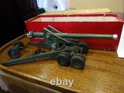 W. Britains Set 2064 a 155mm Gun with matt green finish in Original Box