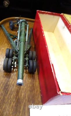 W. Britains Set 2064 a 155mm Gun with matt green finish in Original Box