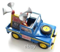 William Britain Circus Street Scene Diorama with Circus Land Rover Vehicle 8673
