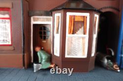 William Britain Circus Street Scene Diorama with Circus Land Rover Vehicle 8673