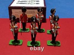 William Britain Hamleys Royal Guard of Honour The Queens Company Grenadier 00319