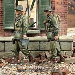 William Britains 25272 Slogging Along Two U. S. Infantrymen Marching WW2/WWII